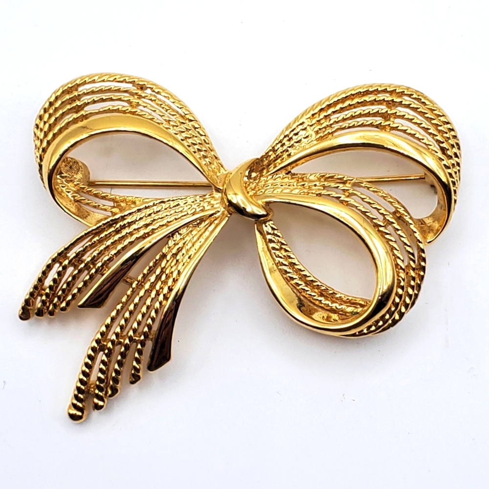 Napier Bow Brooch Gold Tone Large Ribbon Pin Vintage Costume Jewelry